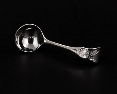 Sahnelöffel mit gebogenem Stiel "Ostfriesen"